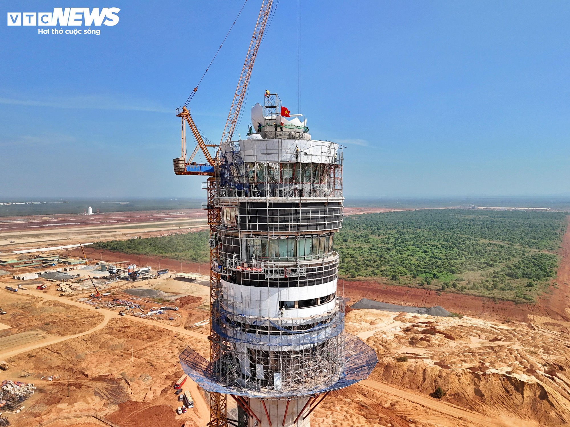 Cận cảnh 'búp sen thép' 3.500 tỷ đồng ở sân bay Long Thành đang tăng tốc về đích - Ảnh 3