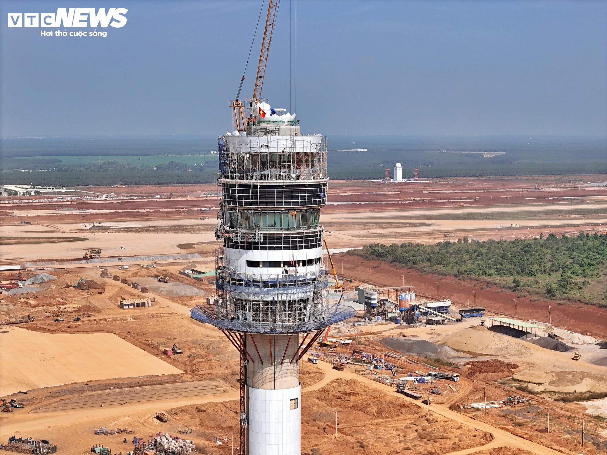 Cận cảnh 'búp sen thép' 3.500 tỷ đồng ở sân bay Long Thành đang tăng tốc về đích - Ảnh 2