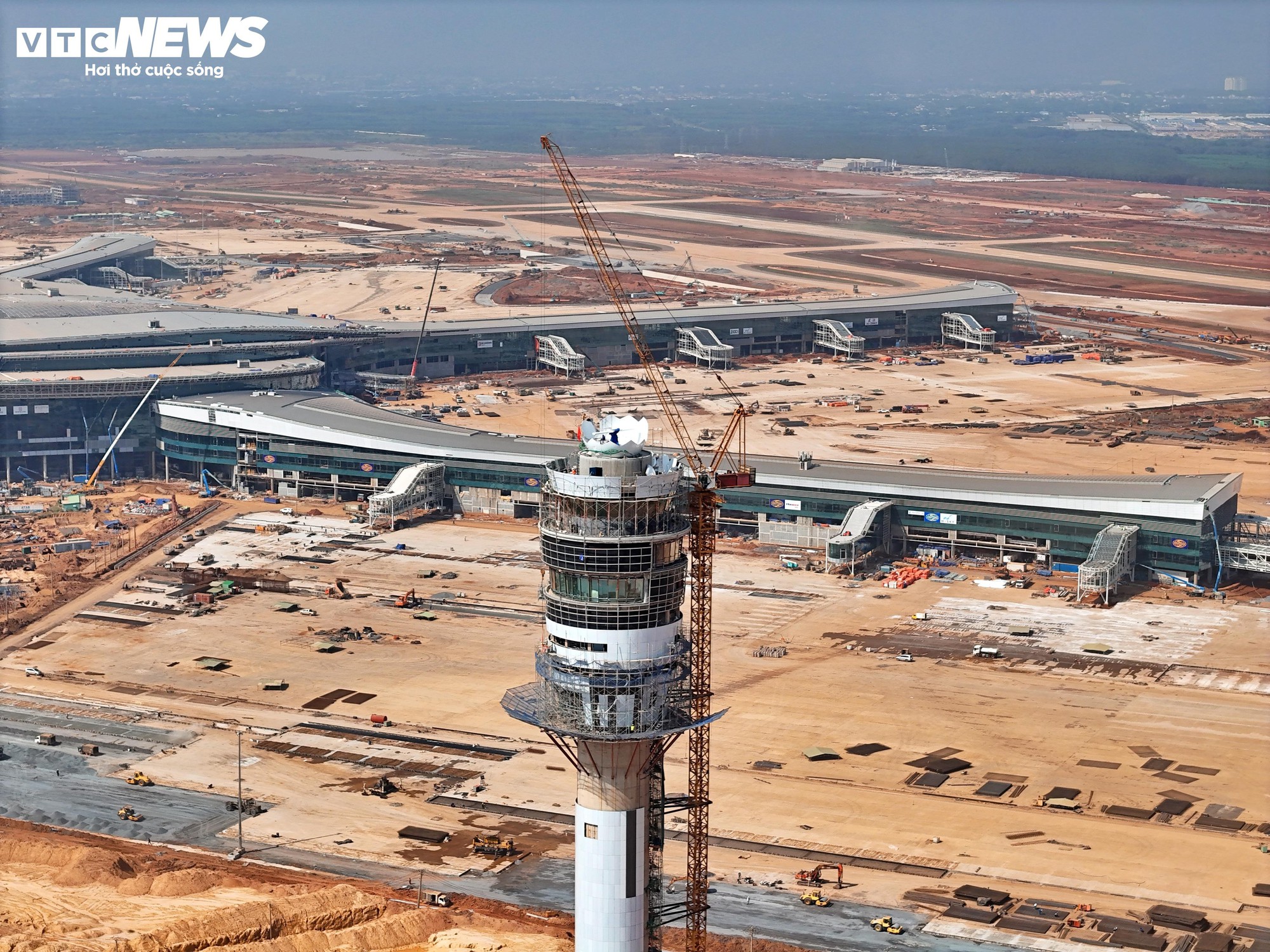 Cận cảnh 'búp sen thép' 3.500 tỷ đồng ở sân bay Long Thành đang tăng tốc về đích - Ảnh 1