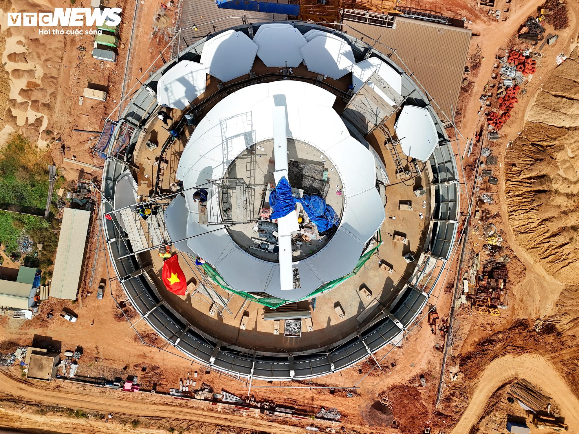 Cận cảnh 'búp sen thép' 3.500 tỷ đồng ở sân bay Long Thành đang tăng tốc về đích - Ảnh 6