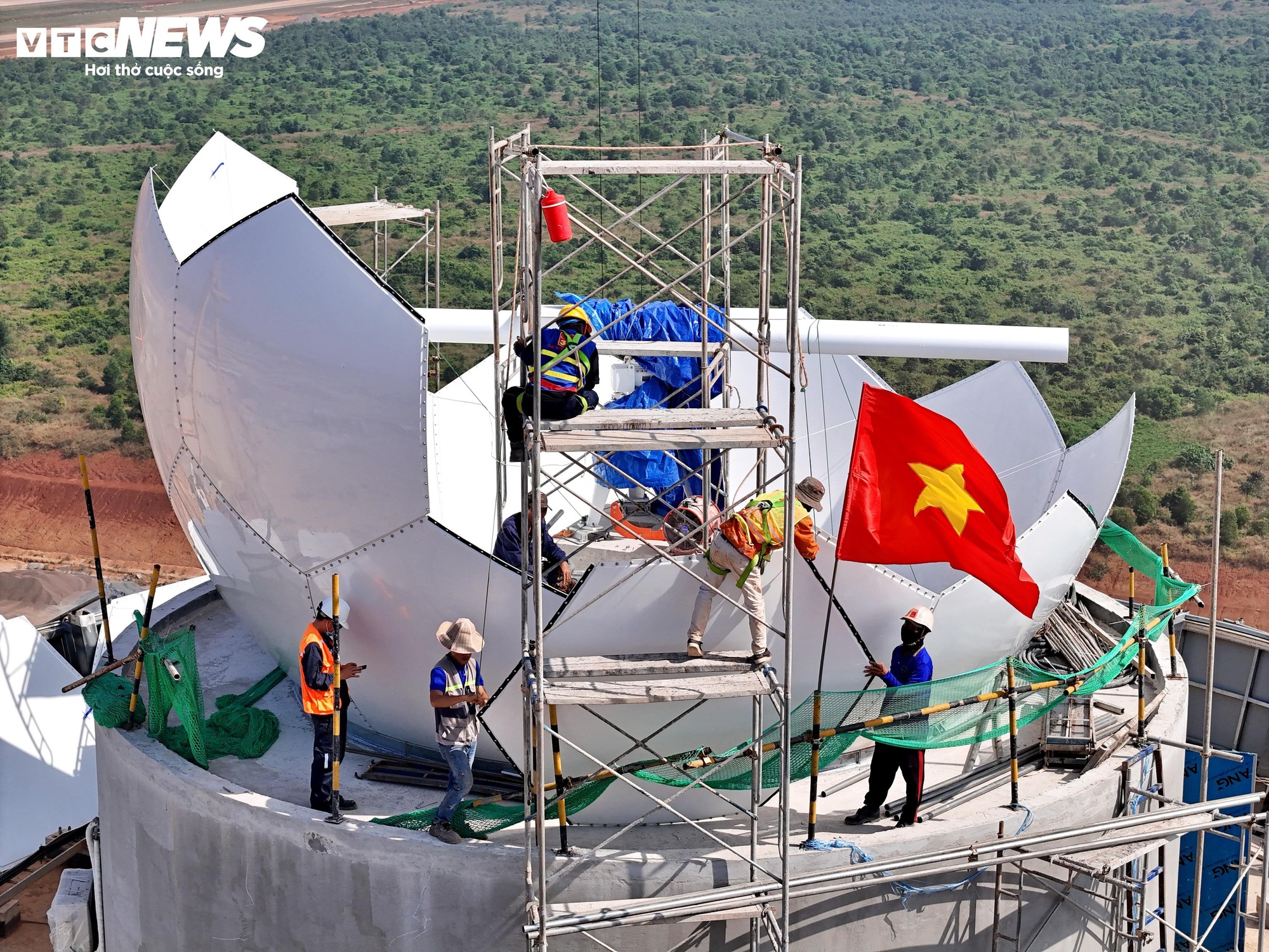 Cận cảnh 'búp sen thép' 3.500 tỷ đồng ở sân bay Long Thành đang tăng tốc về đích - Ảnh 5