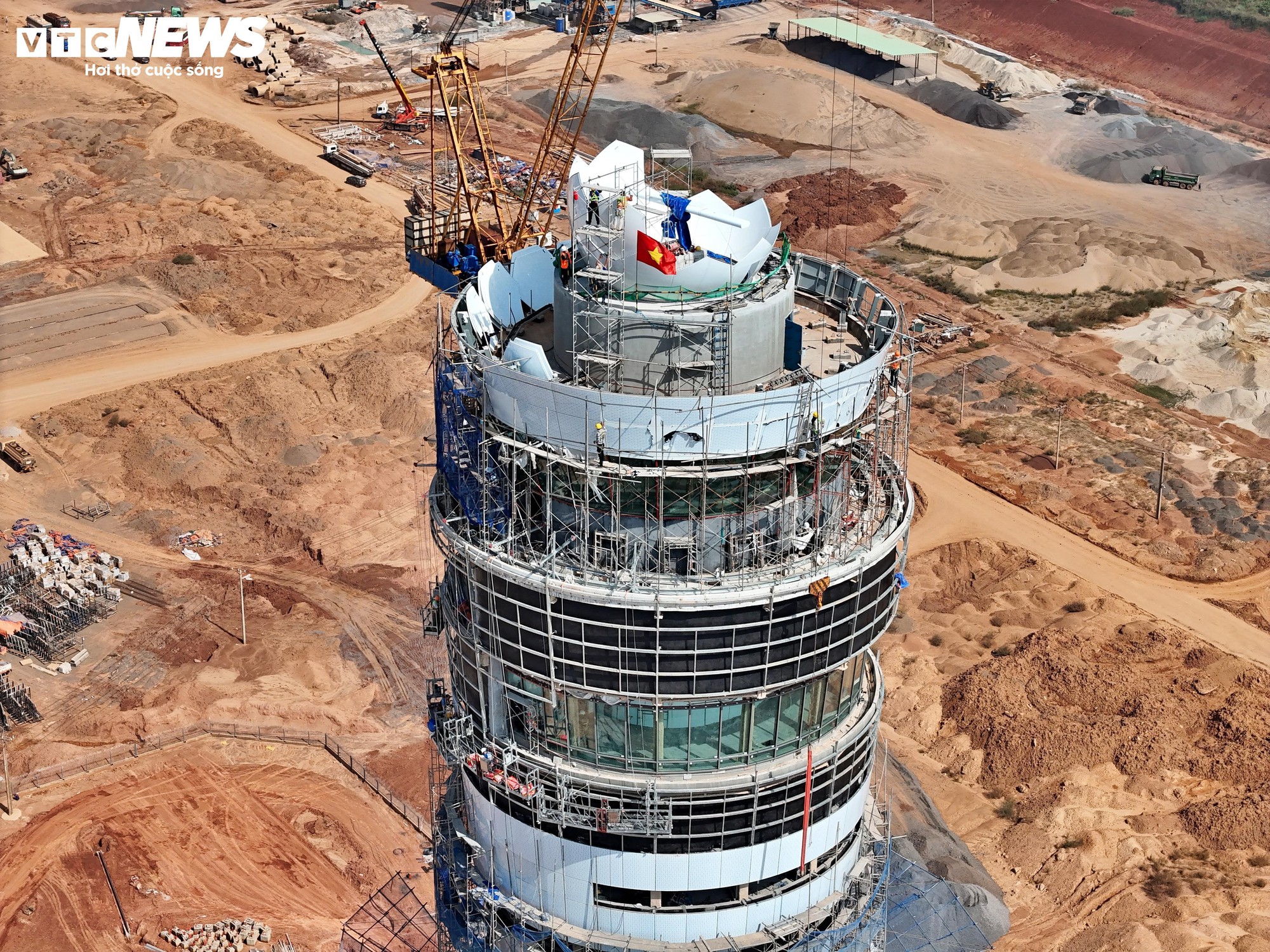 Cận cảnh 'búp sen thép' 3.500 tỷ đồng ở sân bay Long Thành đang tăng tốc về đích - Ảnh 8