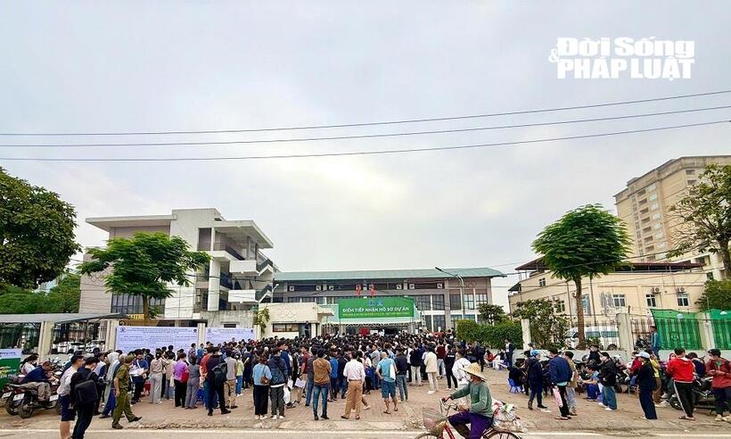 "Cuộc đua" nộp hồ sơ mua nhà ở xã hội: Cận cảnh dòng người chen chân tìm cơ hội an cư tại dự án CT3 Kim Chung - Ảnh 6