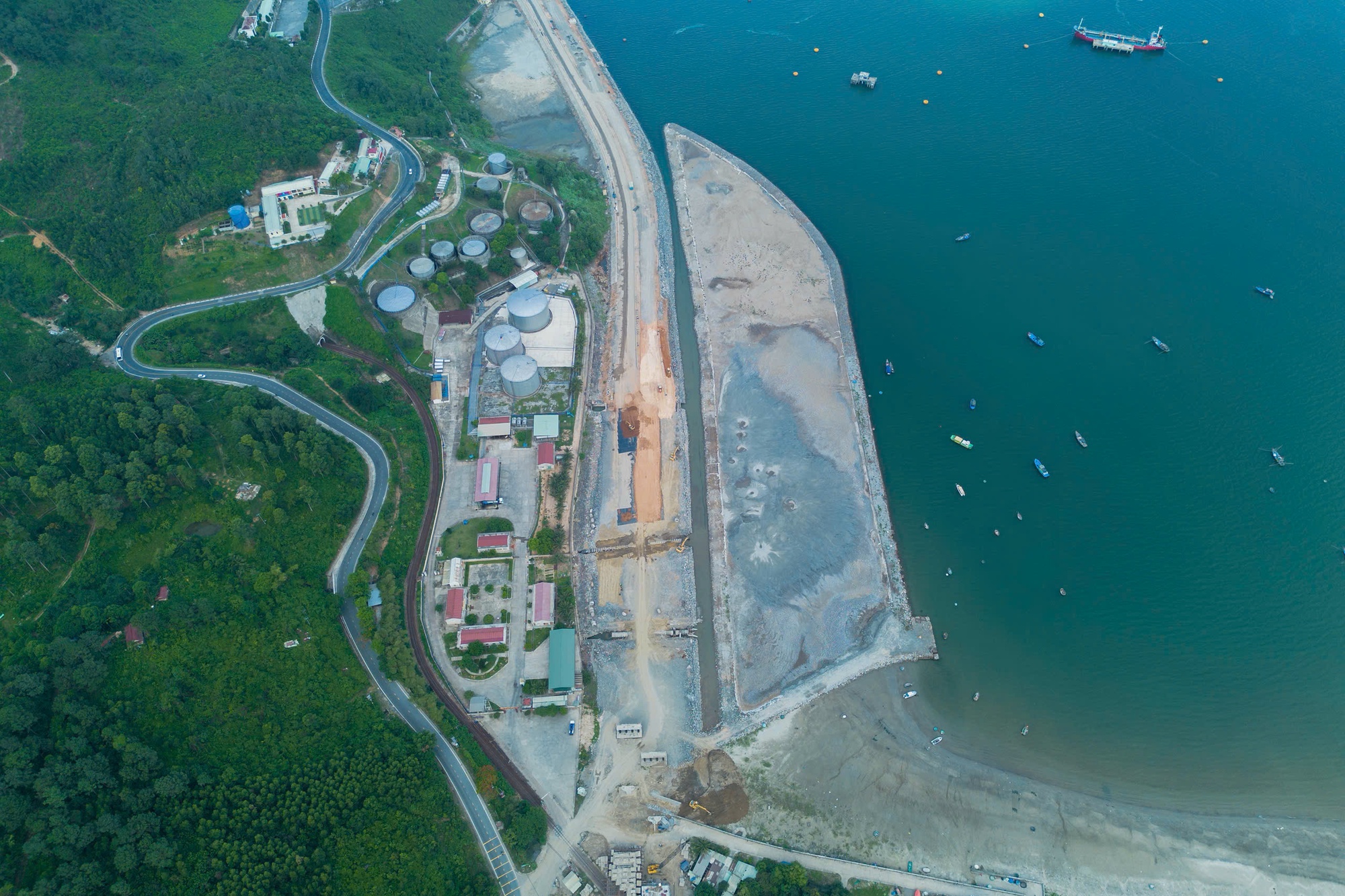 Huy động tổng lực tại dự án cảng Liên Chiểu để cán đích trước Tết Bính Ngọ 2026 - Ảnh 1