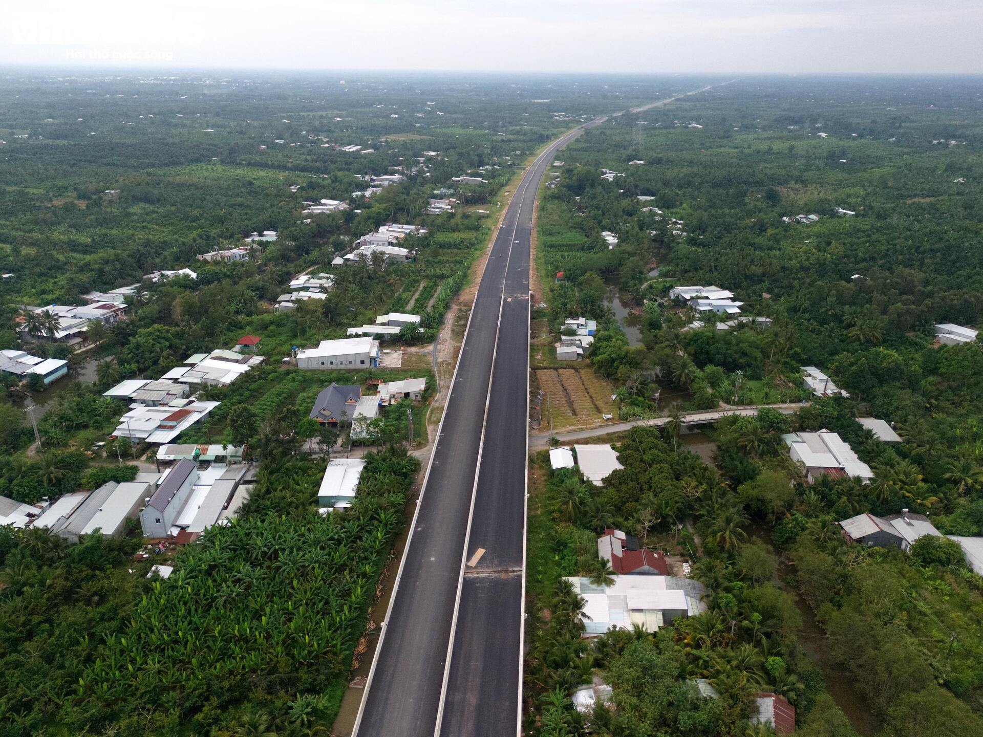 Cận cảnh cao tốc Cần Thơ - Cà Mau trước ngày thông xe - Ảnh 1