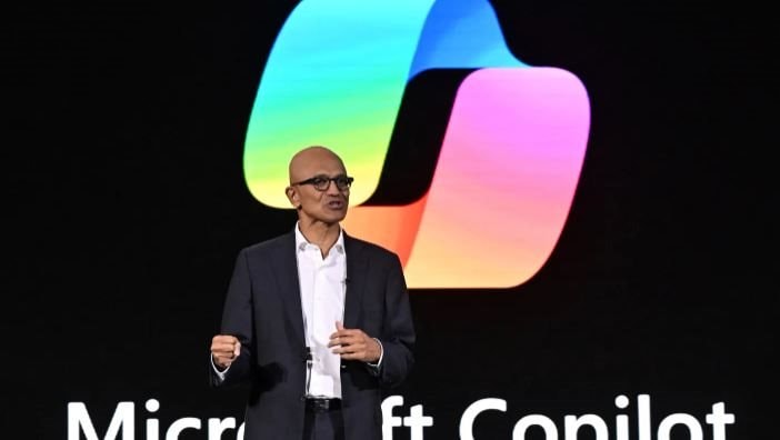 Microsoft gặp khó khi thương mại hóa chatbot AI, nhiều khách hàng quay lưng, chuyển sang dùng Gemini của Google - Ảnh 1