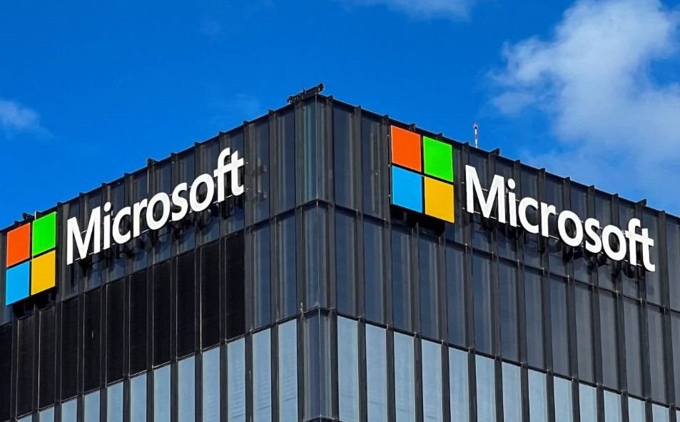 Microsoft gặp khó khi thương mại hóa chatbot AI, nhiều khách hàng quay lưng, chuyển sang dùng Gemini của Google - Ảnh 2