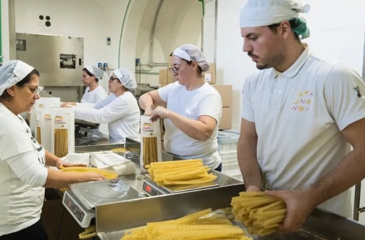 Mức thuế hơn 100% khiến loạt công ty mỳ Ý khổ sở, người dân phải trả mức giá không tưởng cho những gói pasta vốn chỉ vài USD - Ảnh 1