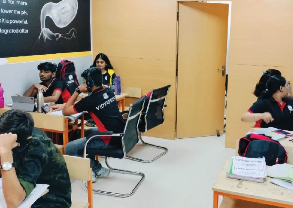 Chàng trai bỏ dở đại học vừa trở thành tỷ phú trẻ nhất Ấn Độ, công ty riêng sắp IPO, ghi nhận doanh thu bùng nổ - Ảnh 1