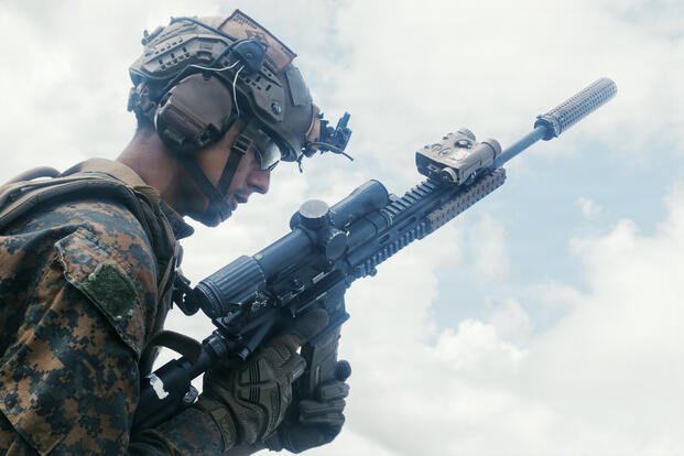 Siêu tàu sân bay xuất hiện, 12.000 quân Mỹ tập kết tại Caribe, chỉ cách Venezuela 11 km - Ảnh 1