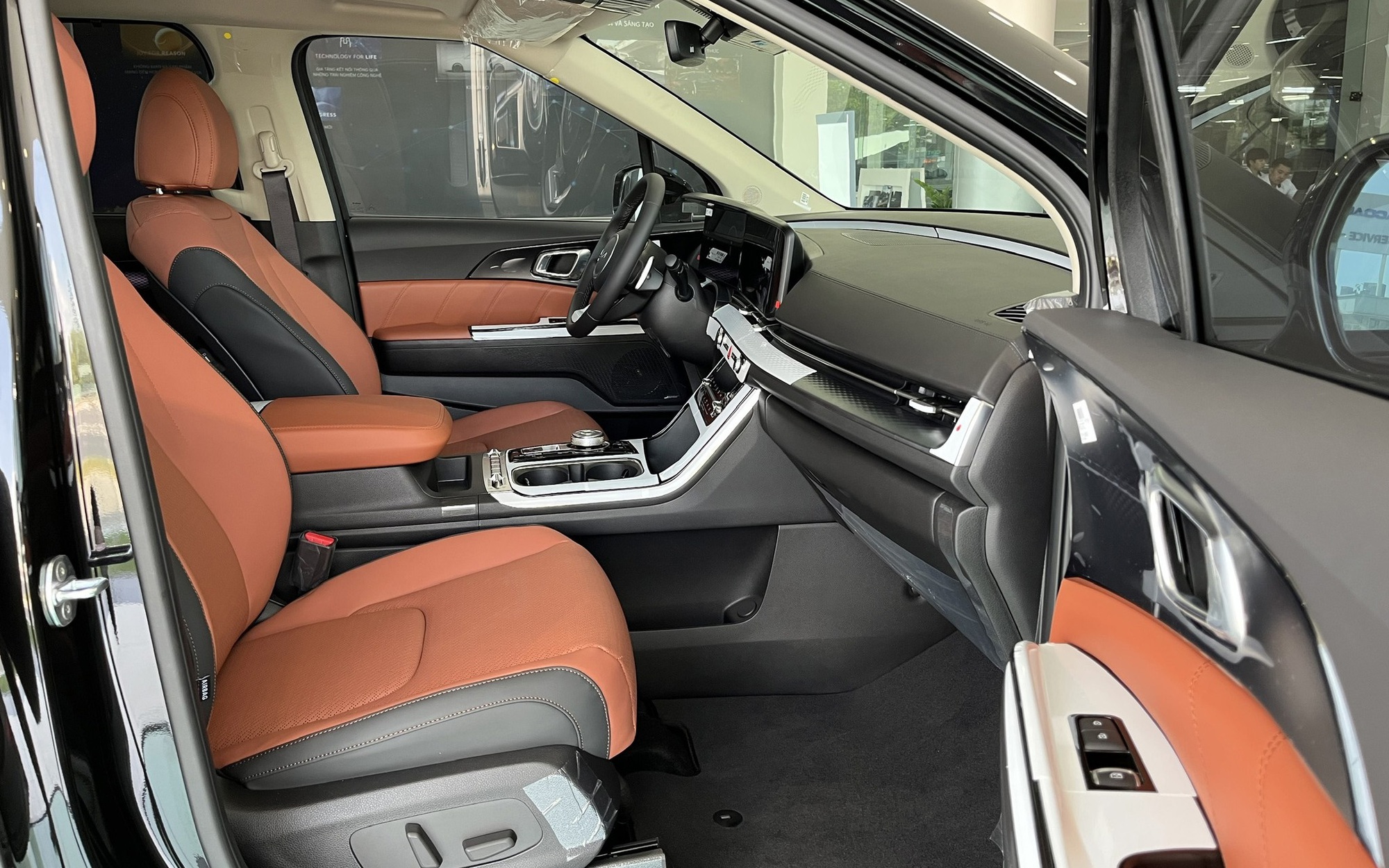 Kia Carnival máy xăng dọn kho giảm giá gần 400 triệu đồng tại đại lý, chạy đều 100km/ngày thì tiền tiết kiệm đủ đổ xăng 6 năm - Ảnh 5