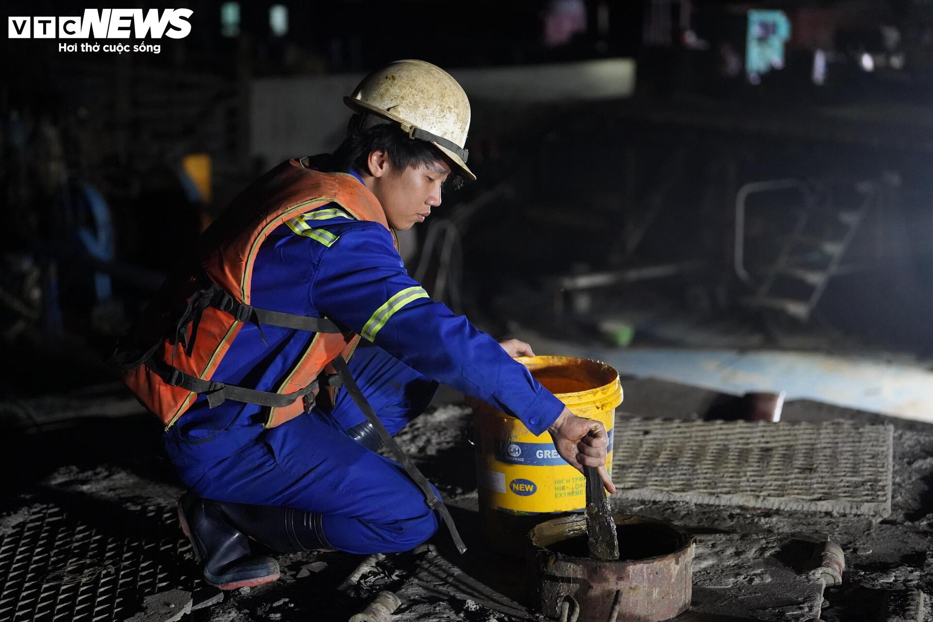 Xuyên đêm thi công cầu nối Cần Thơ - Vĩnh Long - Ảnh 3