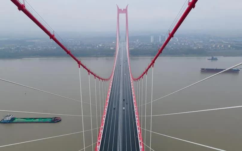 Trung Quốc chính thức thông xe cầu dây văng 2 tầng đầu tiên trên thế giới - Ảnh 1