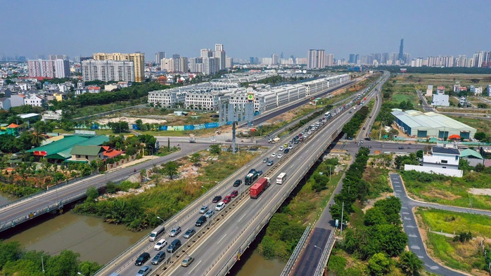 TẠO SỨC BẬT ĐỂ TP HCM BỨT PHÁ: Khơi thông điểm nghẽn thể chế - Ảnh 1