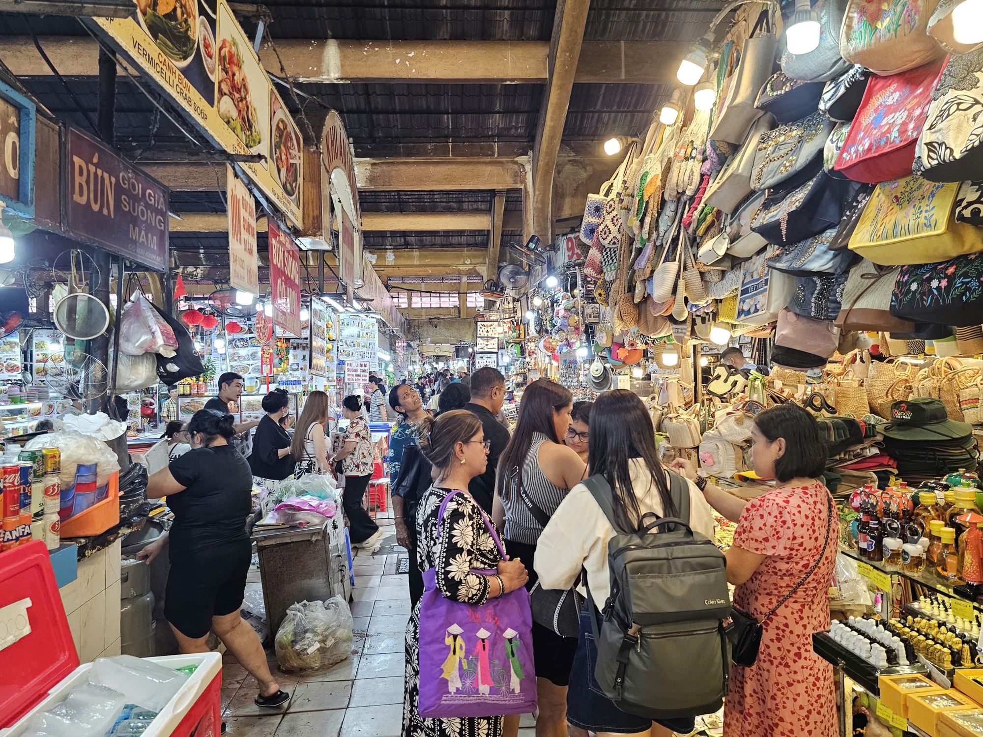 Hộ kinh doanh chật vật chuyển đổi thuế (*): Nhiều cơ quan vào cuộc hỗ trợ - Ảnh 1