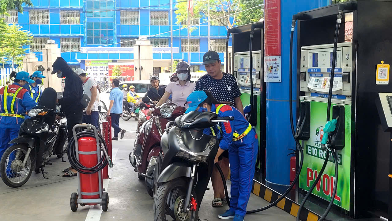 Lộ trình bắt buộc dùng xăng E10 - Ảnh 1