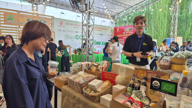 Không lo thiếu hàng Tết - Ảnh 1