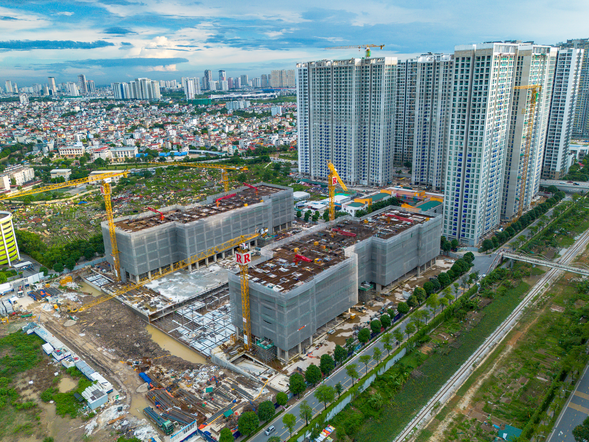 Loạt thị trường bất động sản Hà Nội, TP.HCM, Bắc Giang (cũ), Hải Phòng, Lâm Đồng, Khánh Hòa... có diễn biến bất ngờ - Ảnh 1