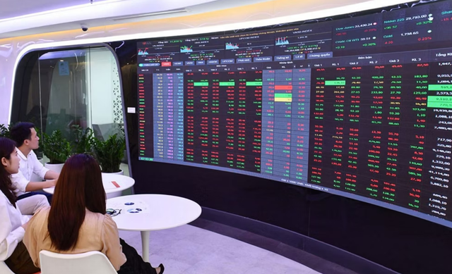 Siết quy định an toàn tài chính với công ty chứng khoán, quản lý quỹ từ tháng 12/2025 - Ảnh 1