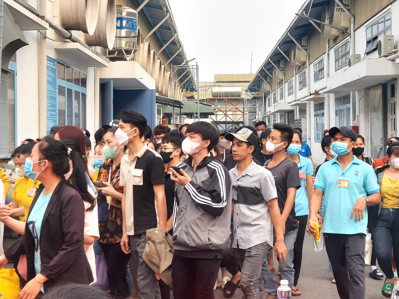 TP HCM: Người lao động ở phường, xã nào được tăng lương tối thiểu 870.000 đồng/tháng từ năm 2026? - Ảnh 1