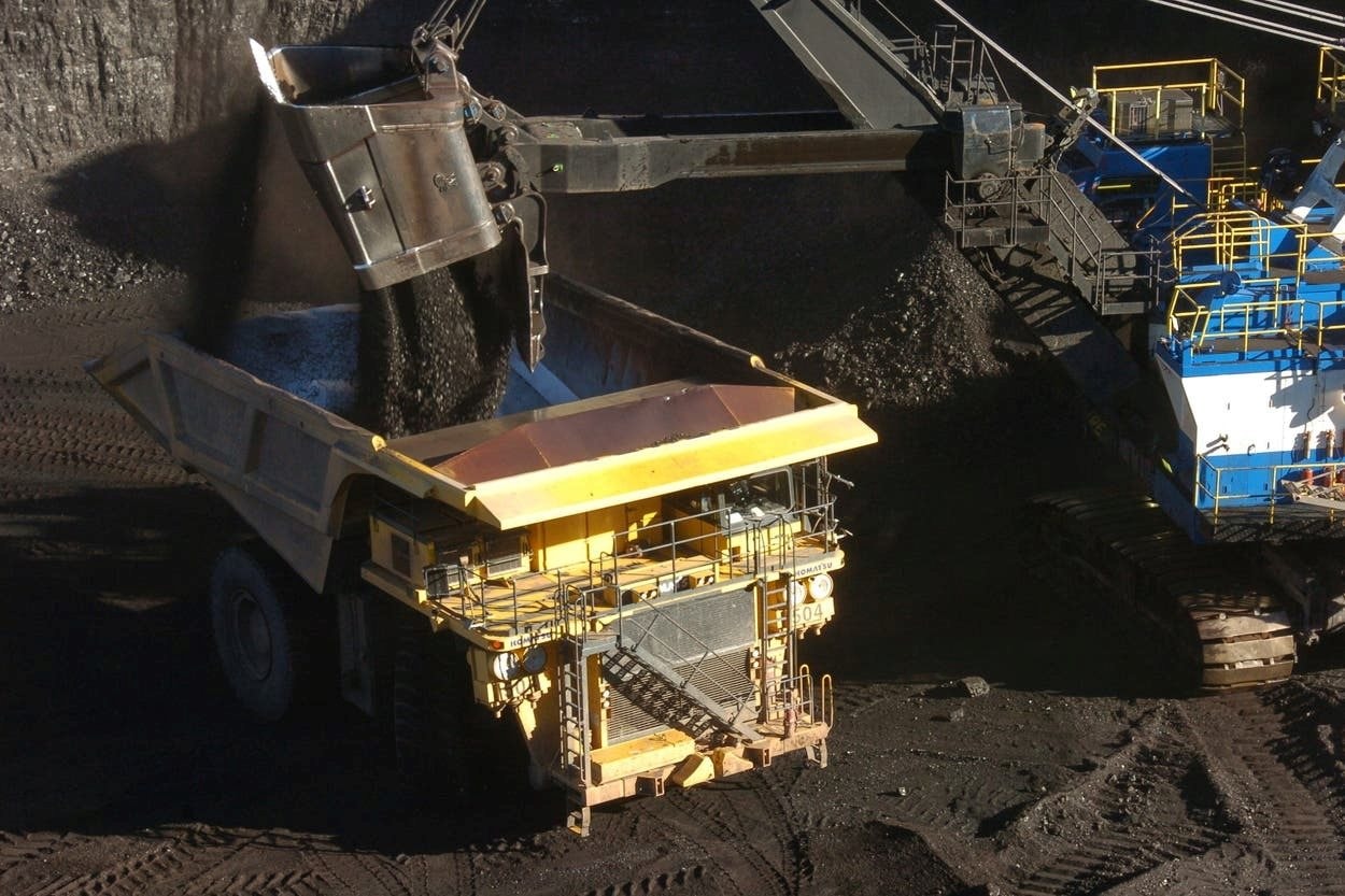 Sau đậu nành, nền kinh tế lớn nhất BRICS âm thầm ngừng mua 1 mặt hàng khác của Mỹ, giáng đòn vào nỗ lực hồi sinh ngành công nghiệp 'vàng đen' của ông Trump - Ảnh 1