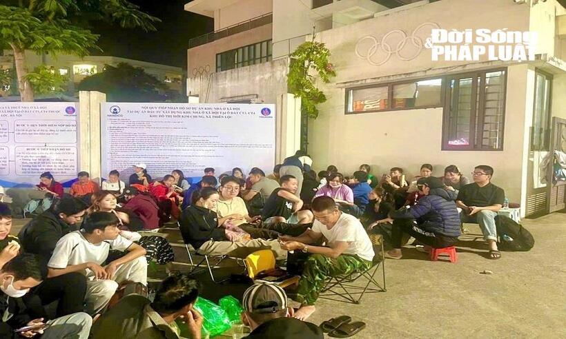 "Cuộc đua" nộp hồ sơ mua nhà ở xã hội: Cận cảnh dòng người chen chân tìm cơ hội an cư tại dự án CT3 Kim Chung - Ảnh 5