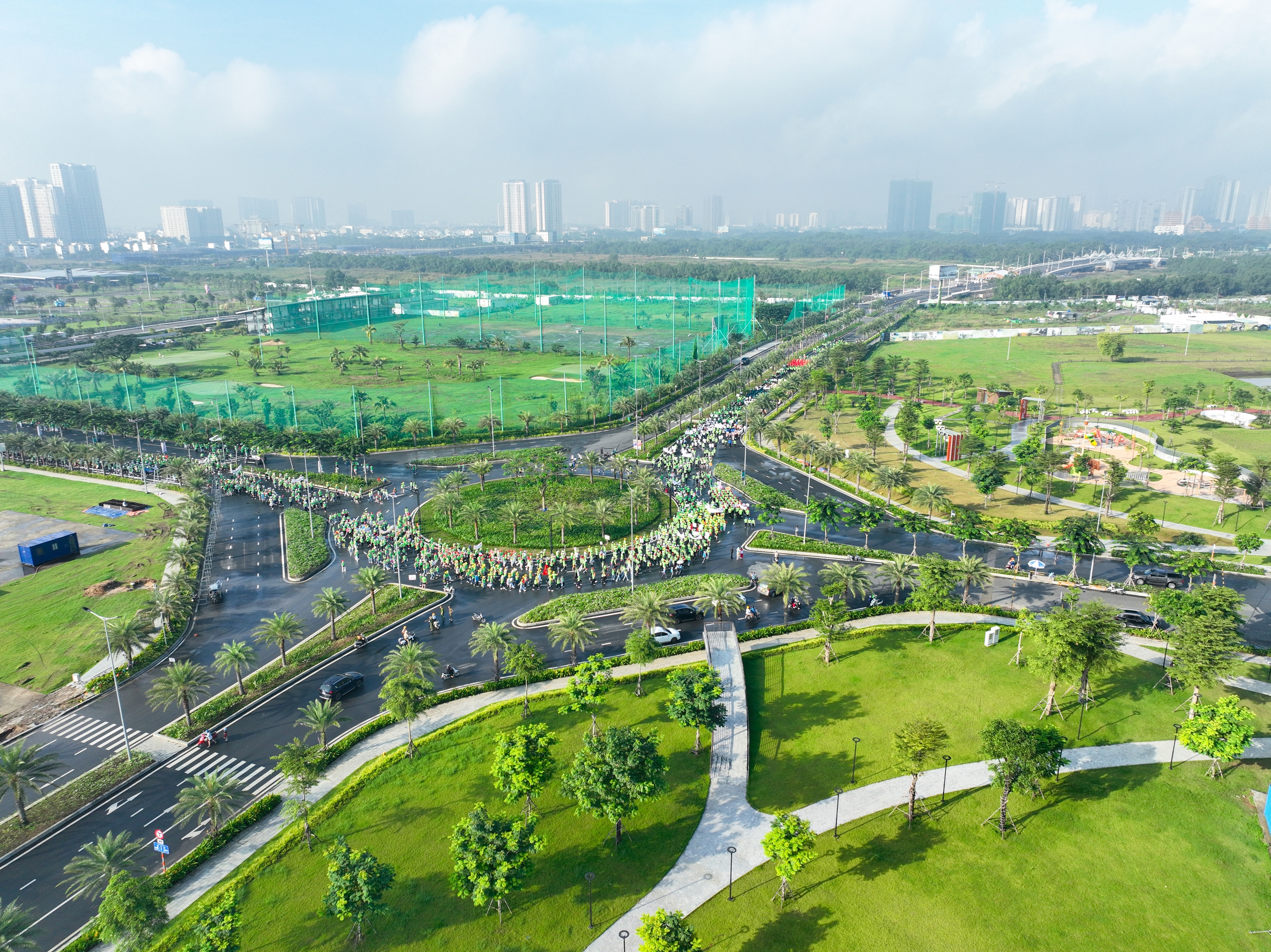 Hàng vạn người dân khu Đông TPHCM vui mừng khôn xiết khi tuyến đường định hình lại giao thông khu vực đã thông tuyến - Ảnh 4