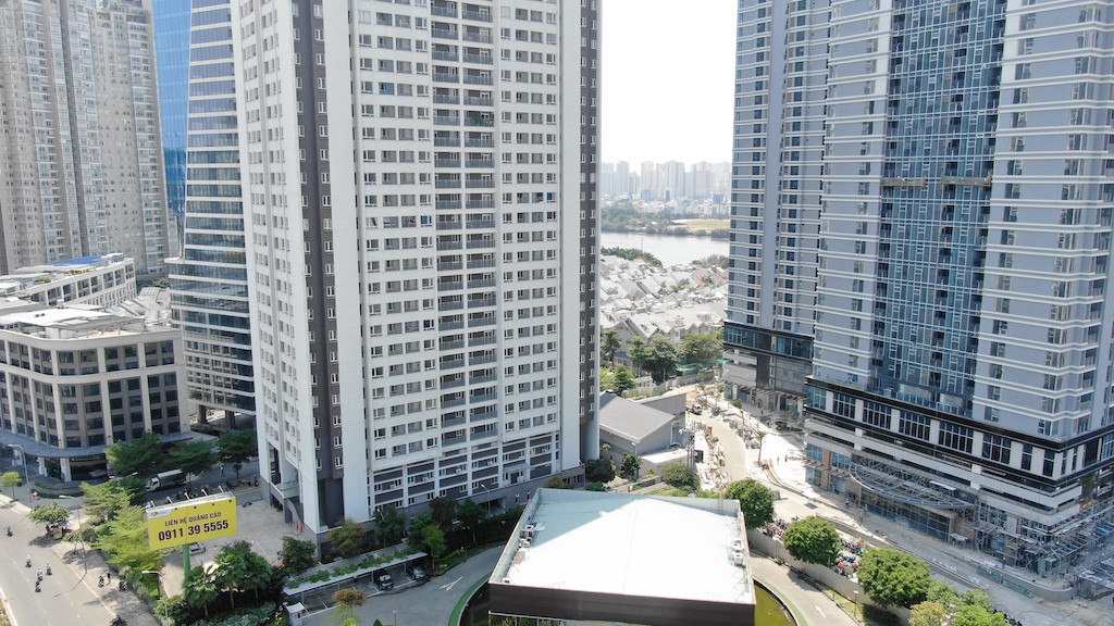 Loạt tuyến phố ở TPHCM 'gánh' hàng trăm tòa chung cư - Ảnh 5