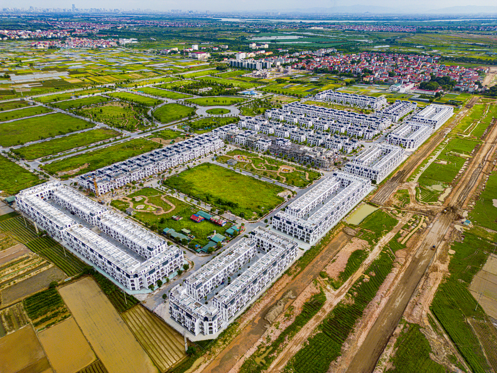 Vùng đất cách trung tâm Hà Nội 30km từng bị “ngủ quên”, nay được các ông lớn bất động sản “đánh thức” - Ảnh 4