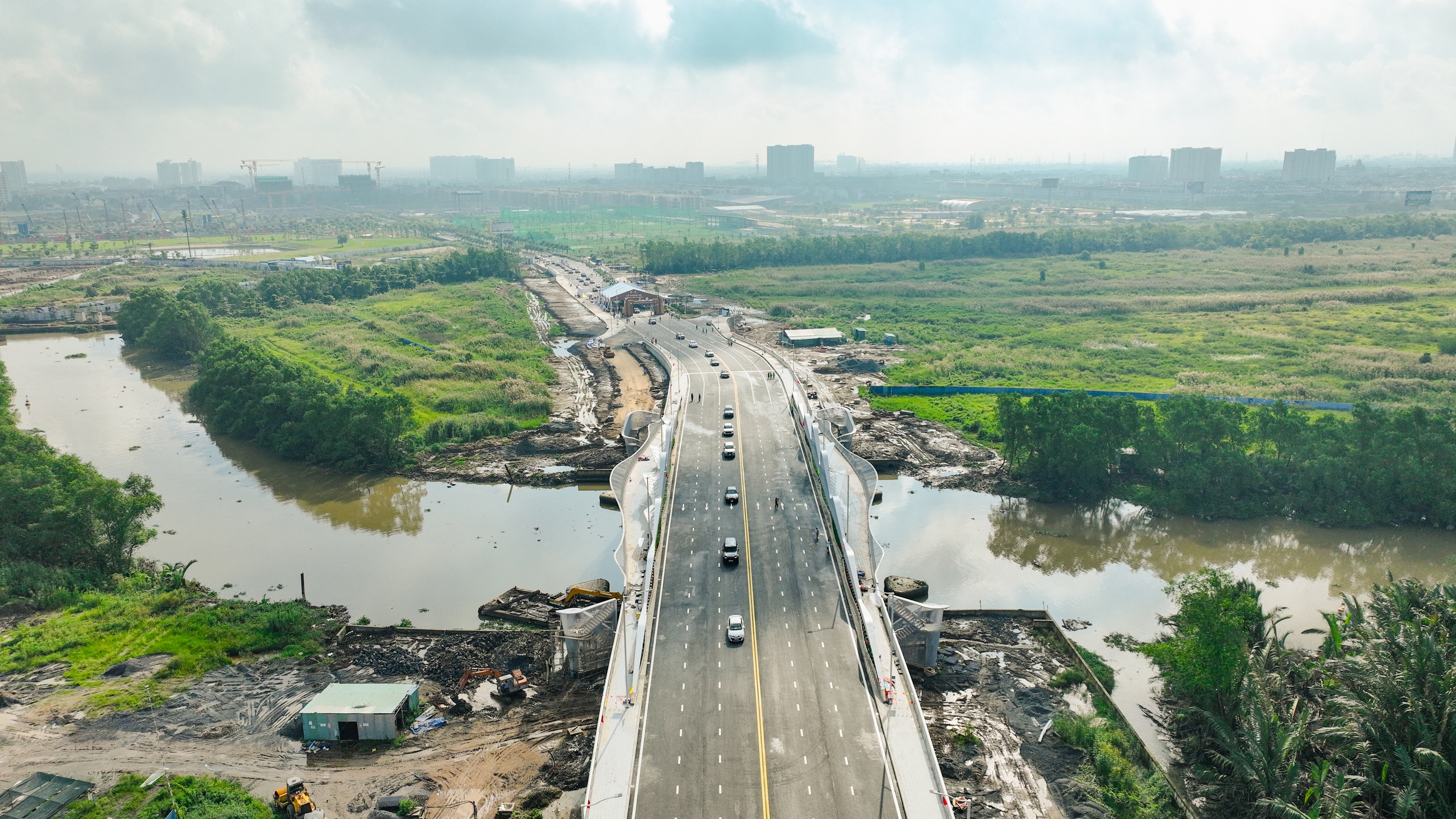 Hàng vạn người dân khu Đông TPHCM vui mừng khôn xiết khi tuyến đường định hình lại giao thông khu vực đã thông tuyến - Ảnh 3