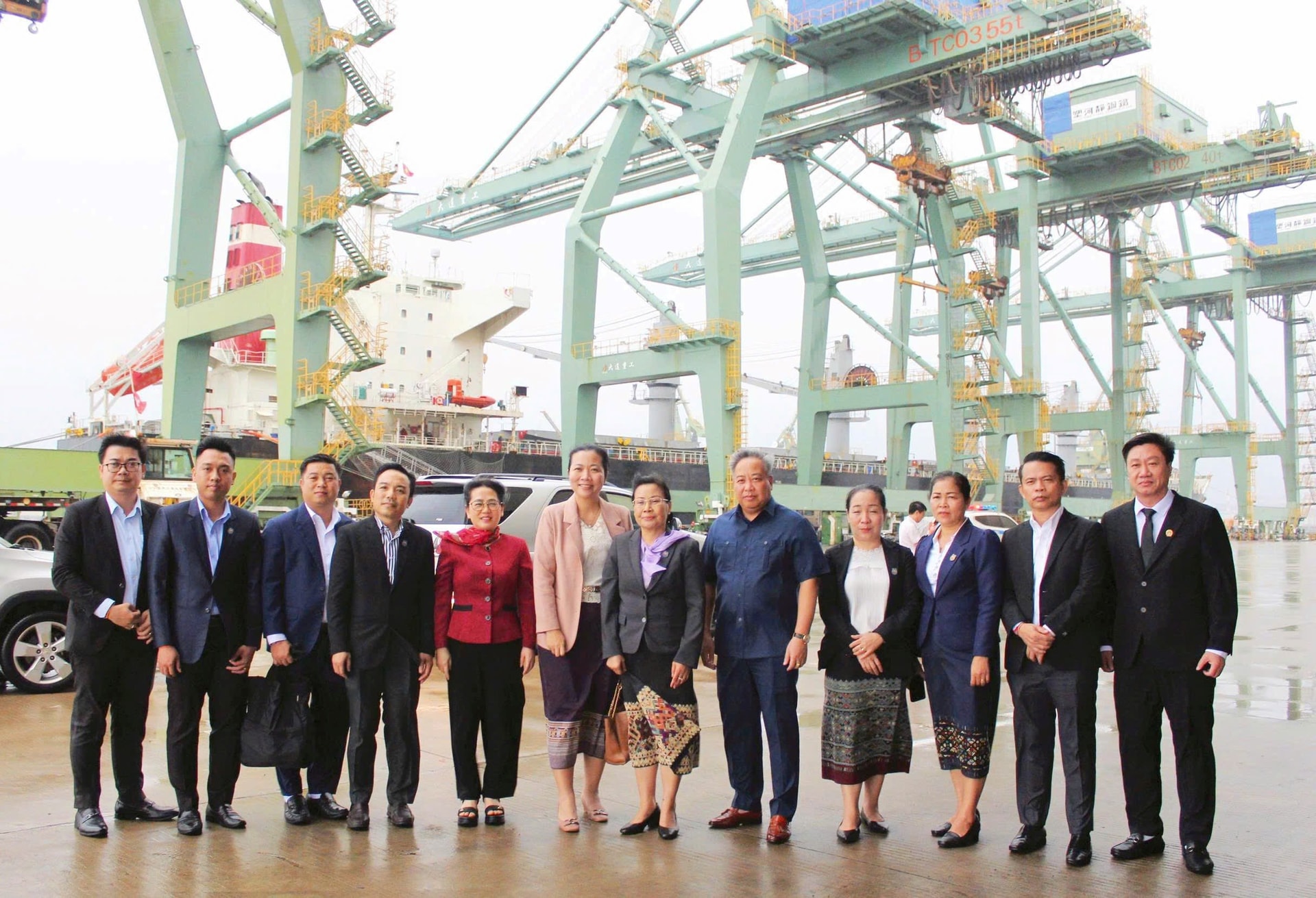 Thăm Khu kinh tế thu hút đầu tư hơn 19 tỷ USD của Việt Nam, lãnh đạo Lào ấn tượng vì điều gì? - Ảnh 4