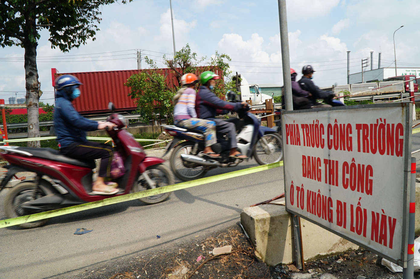 'Thần đèn' nâng cây cầu trên tuyến huyết mạch TPHCM lên 1,25 m - Ảnh 3