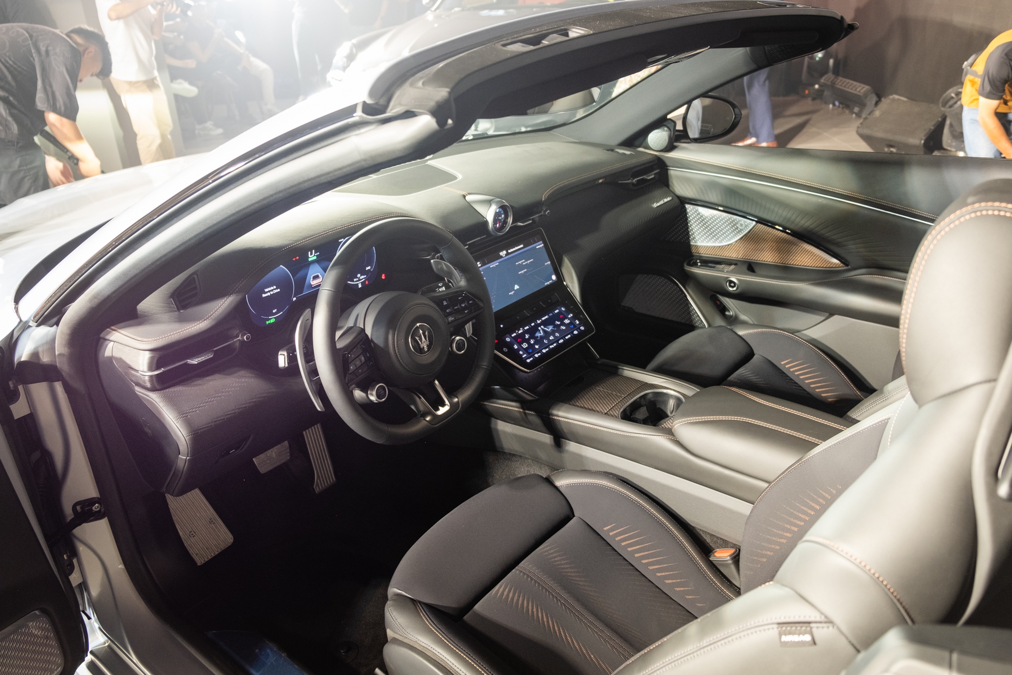 8 xe ra mắt Việt Nam tháng 10/2025: Rẻ nhất 520 triệu đồng, đắt nhất hơn 13 tỷ đồng, từ sedan đến SUV, đủ động cơ xăng điện và hybrid - Ảnh 27