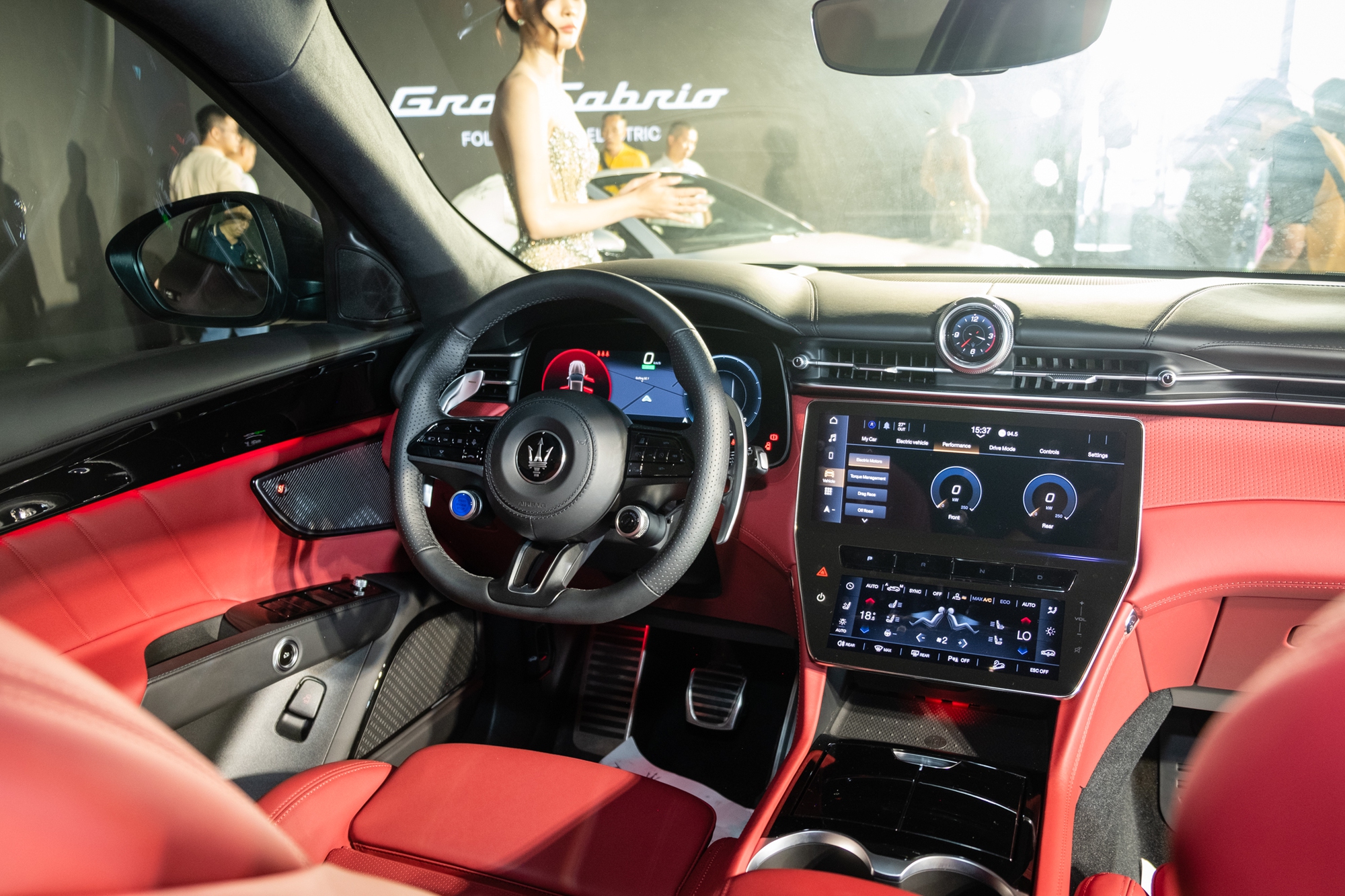 8 xe ra mắt Việt Nam tháng 10/2025: Rẻ nhất 520 triệu đồng, đắt nhất hơn 13 tỷ đồng, từ sedan đến SUV, đủ động cơ xăng điện và hybrid - Ảnh 26