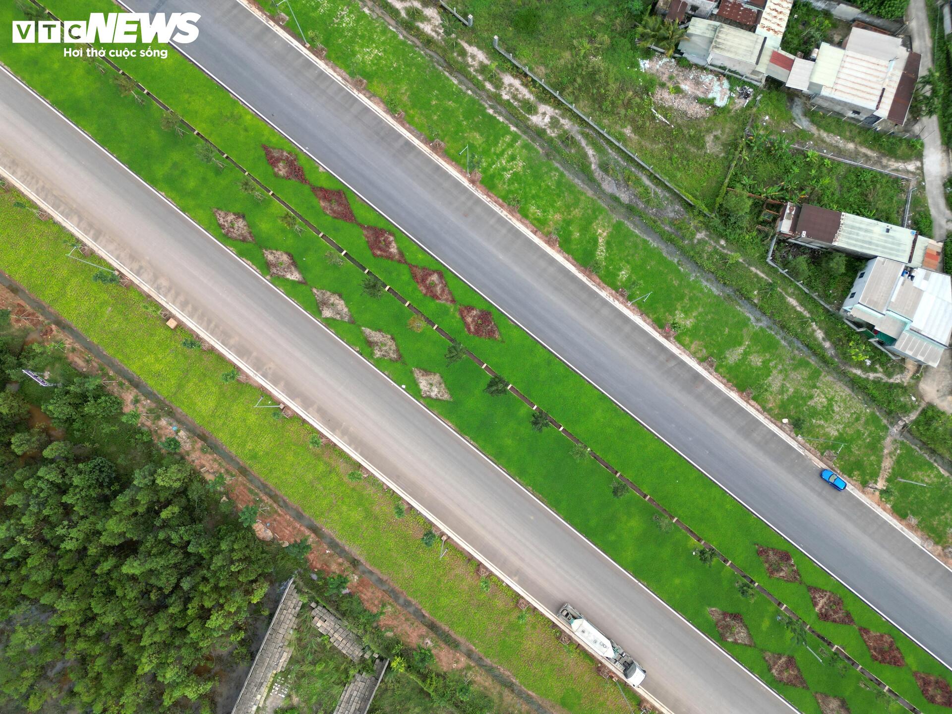 Toàn cảnh tuyến đường nối sân bay Long Thành trước ngày thông xe - Ảnh 4