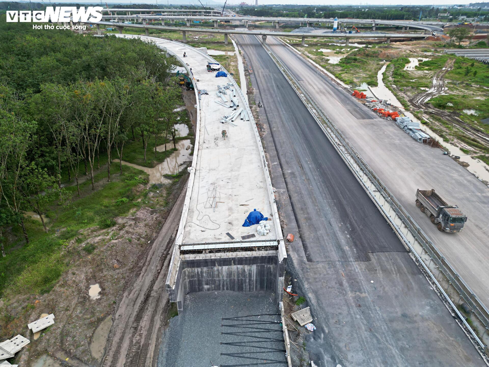 Toàn cảnh tuyến đường nối sân bay Long Thành trước ngày thông xe - Ảnh 14