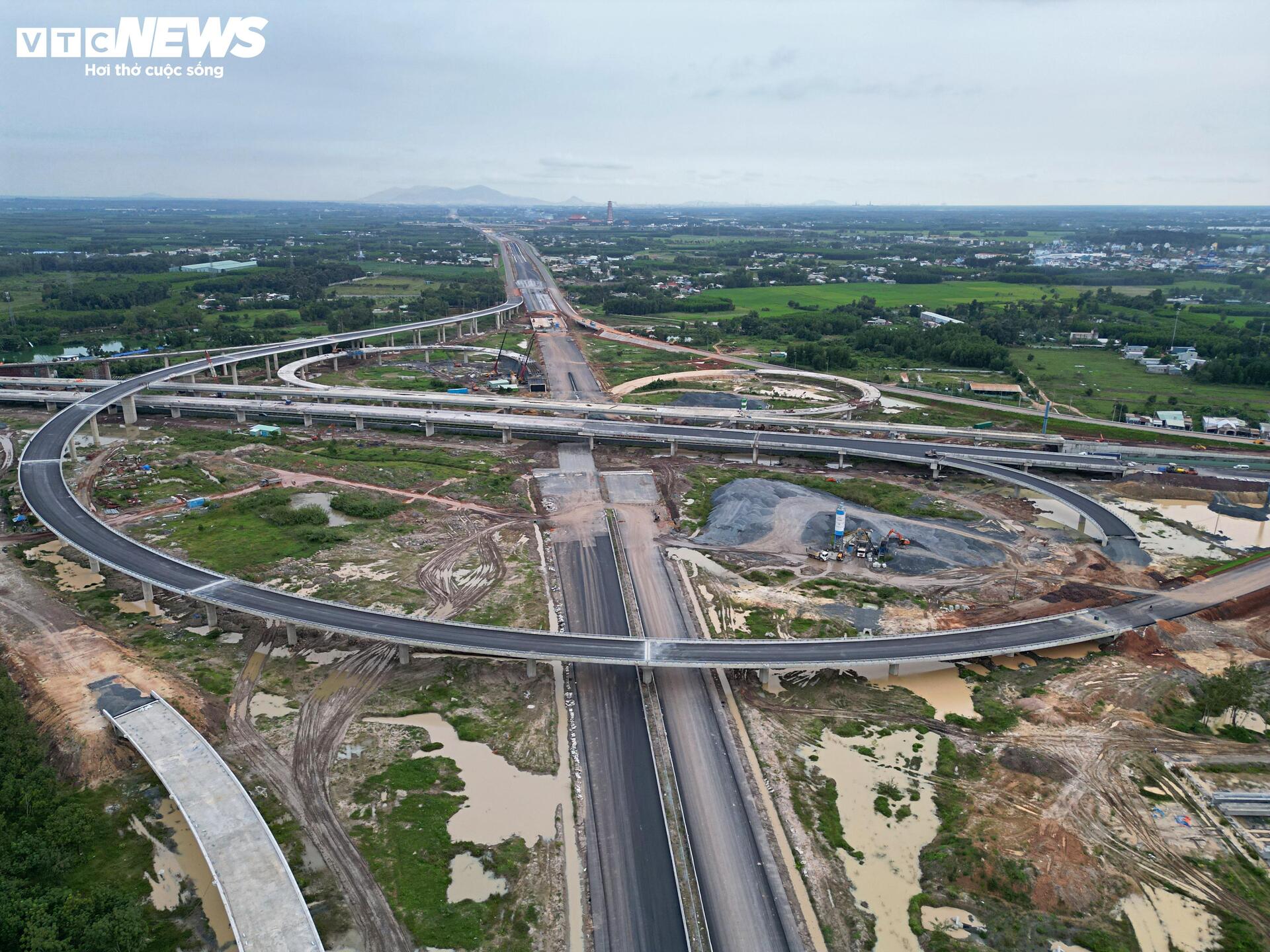 Toàn cảnh tuyến đường nối sân bay Long Thành trước ngày thông xe - Ảnh 13