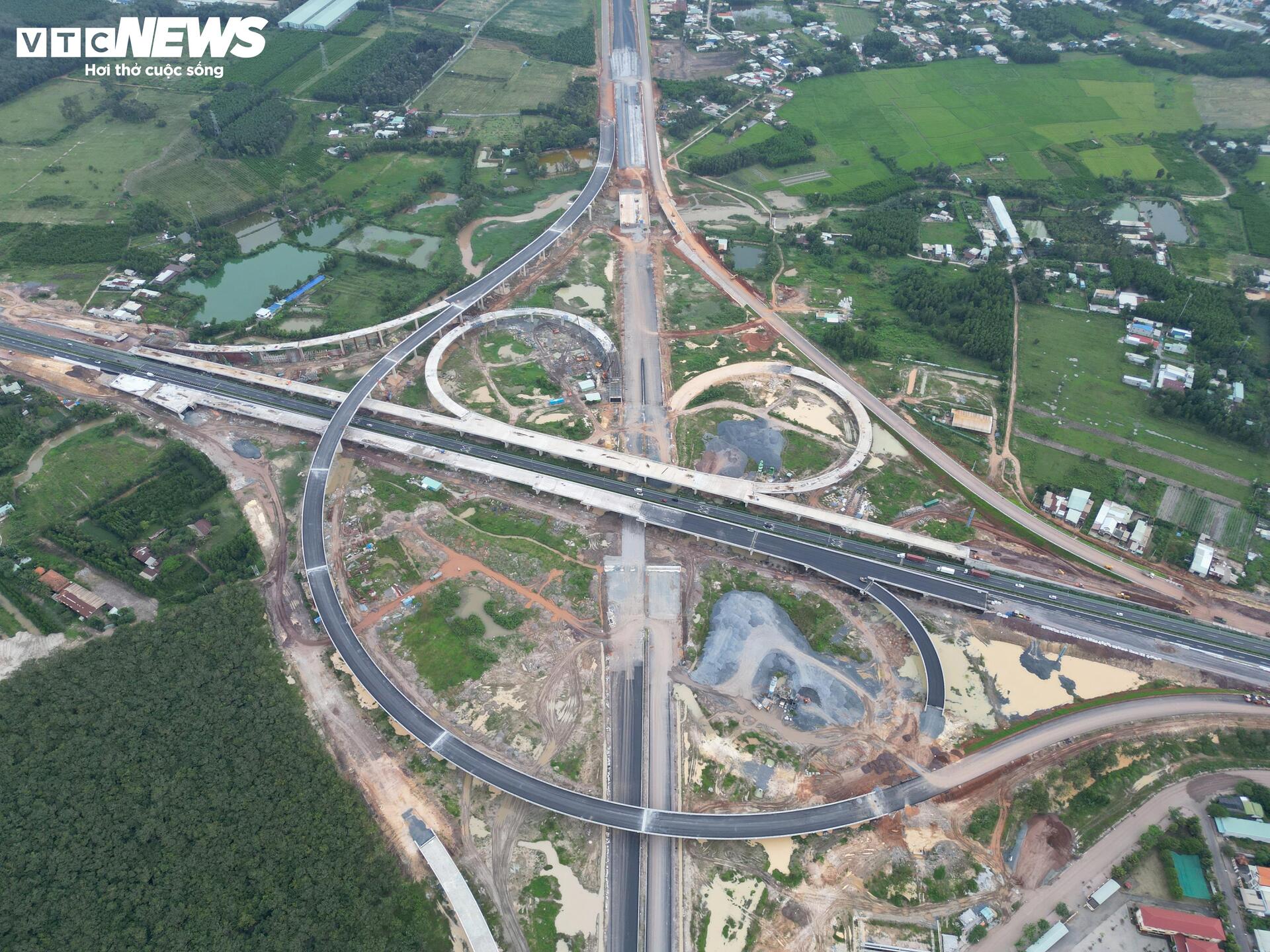 Toàn cảnh tuyến đường nối sân bay Long Thành trước ngày thông xe - Ảnh 15