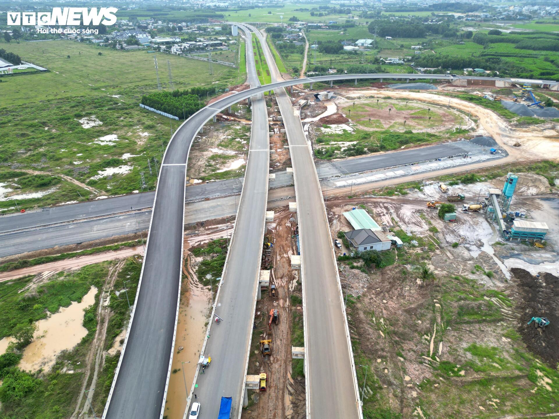 Toàn cảnh tuyến đường nối sân bay Long Thành trước ngày thông xe - Ảnh 2