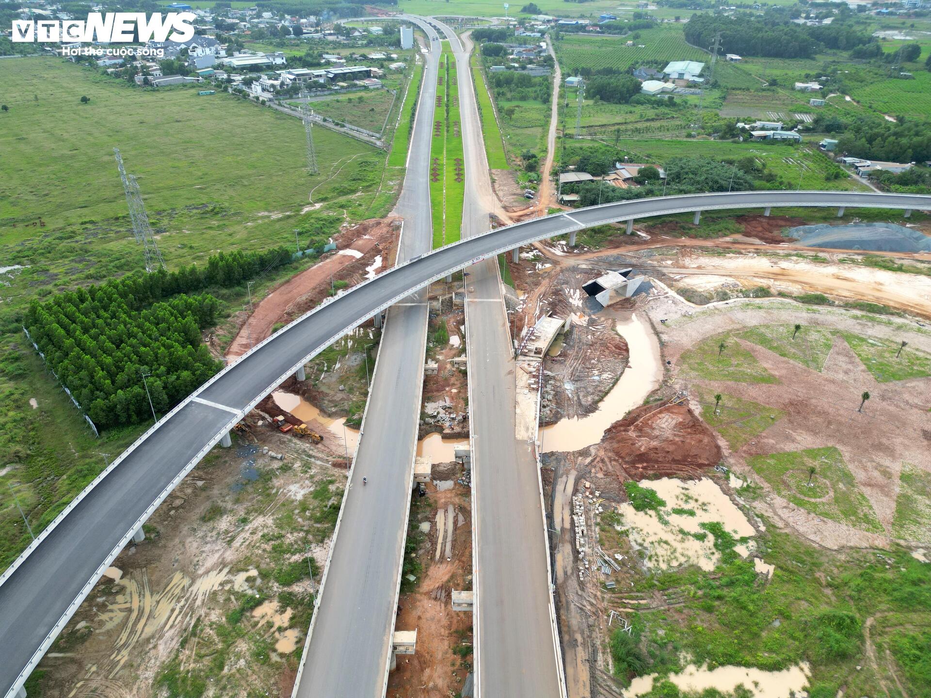 Toàn cảnh tuyến đường nối sân bay Long Thành trước ngày thông xe - Ảnh 18
