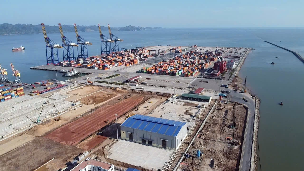 Tăng tốc thi công dự án mở đường kết nối cảng nước sâu Lạch Huyện - Ảnh 14