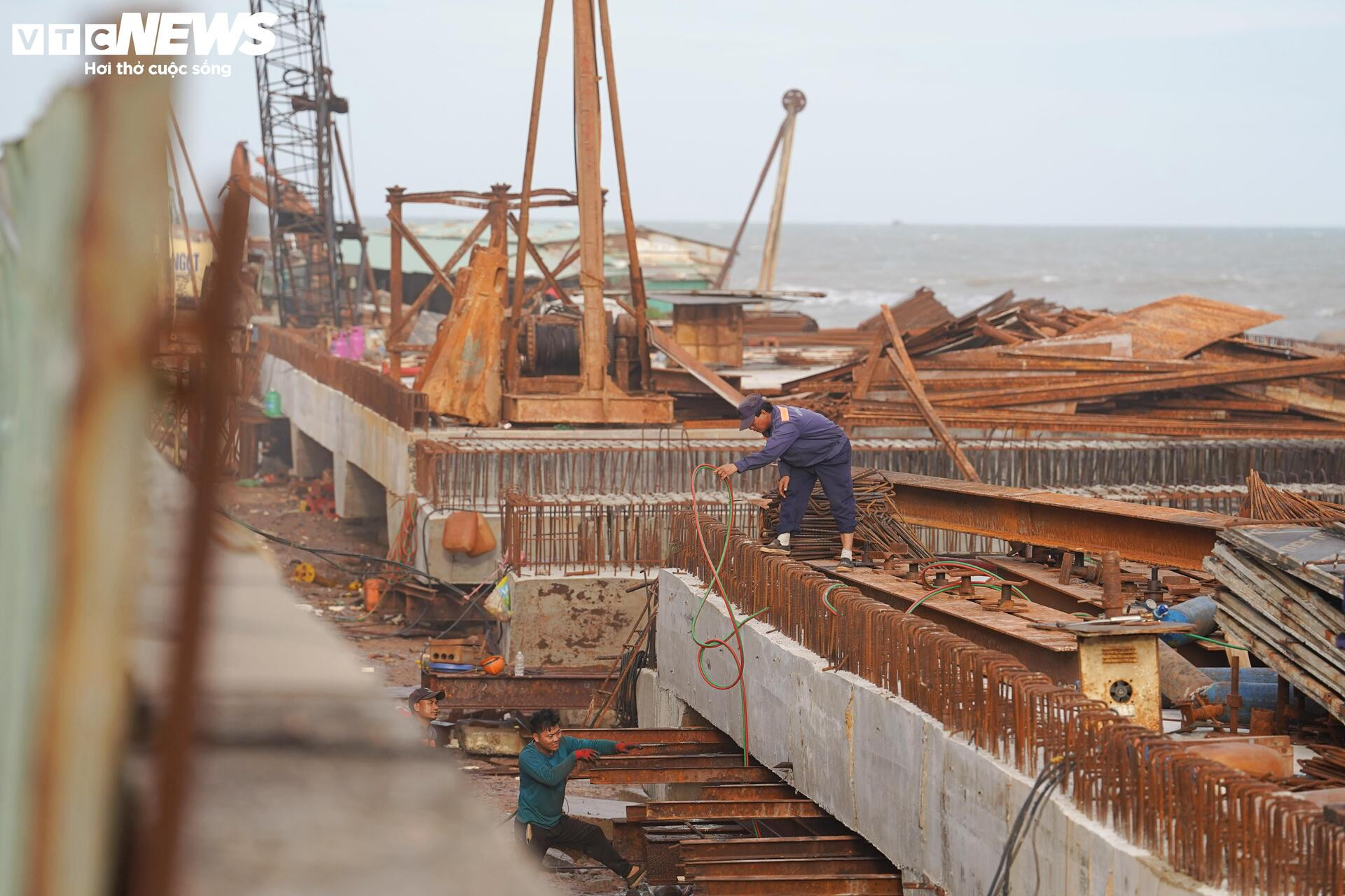 Tấp nập thi công đường ven biển 7.000 tỷ nối TP.HCM - Lâm Đồng - Ảnh 13