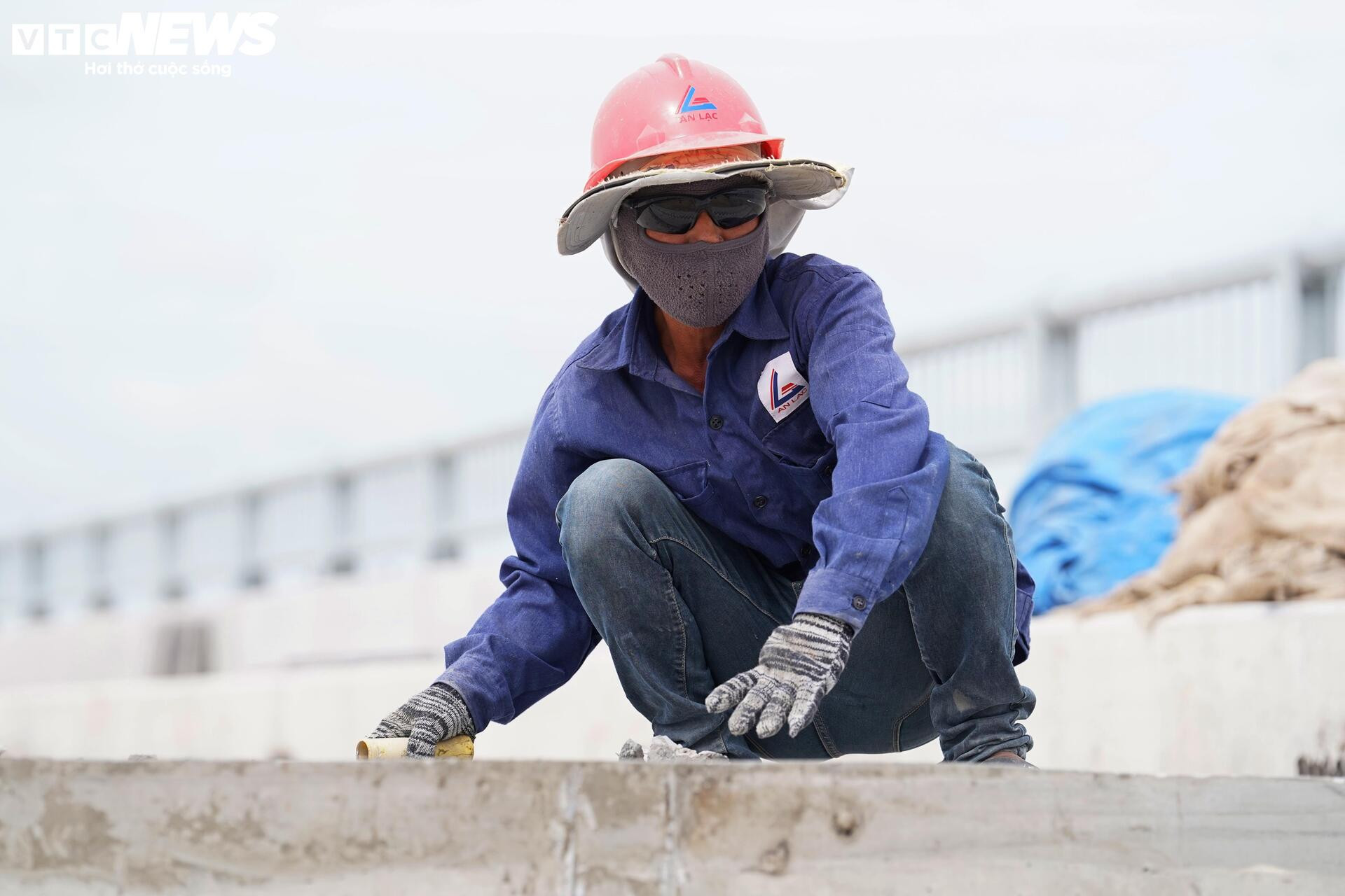 Tấp nập thi công đường ven biển 7.000 tỷ nối TP.HCM - Lâm Đồng - Ảnh 6