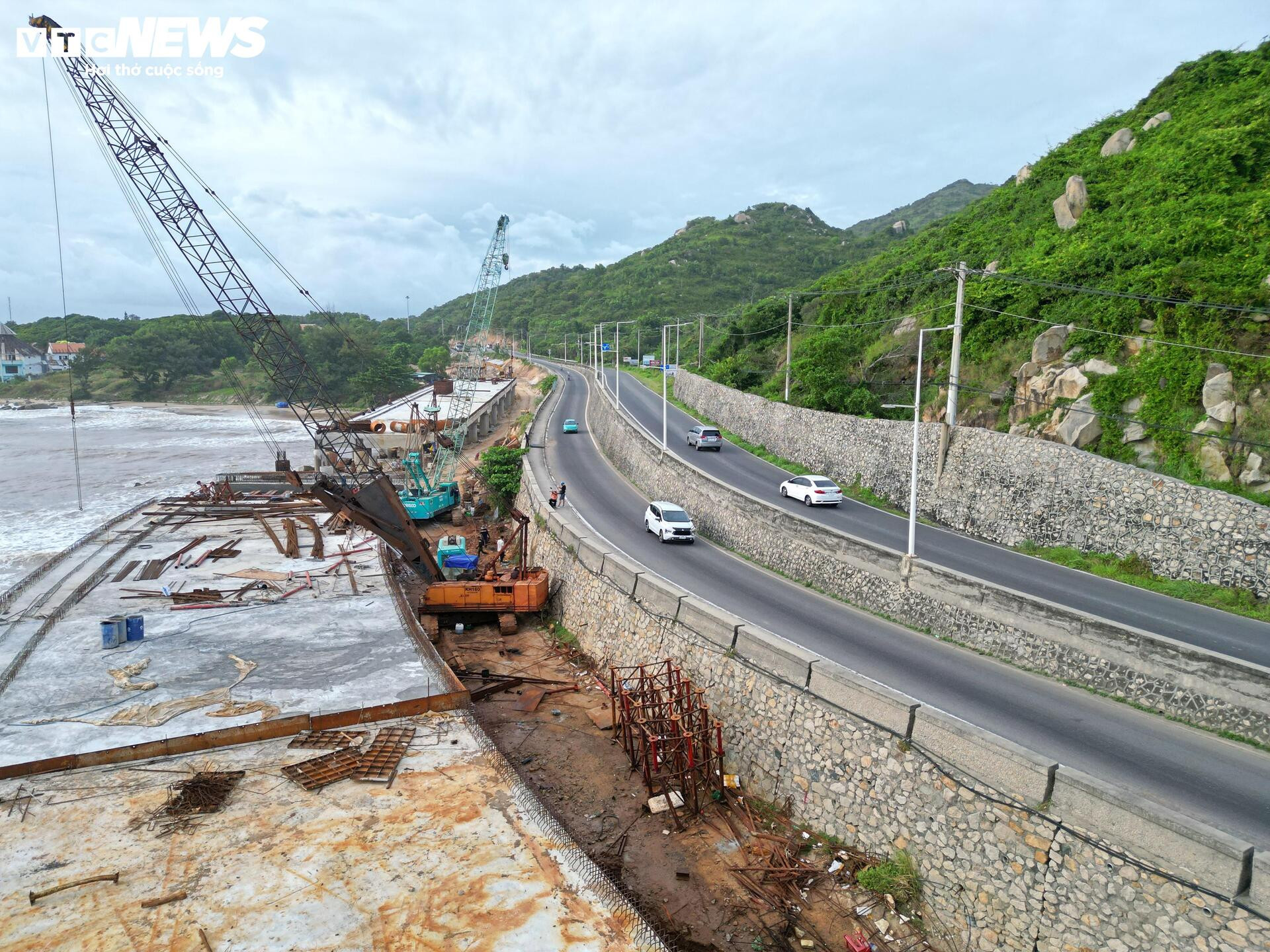 Tấp nập thi công đường ven biển 7.000 tỷ nối TP.HCM - Lâm Đồng - Ảnh 11