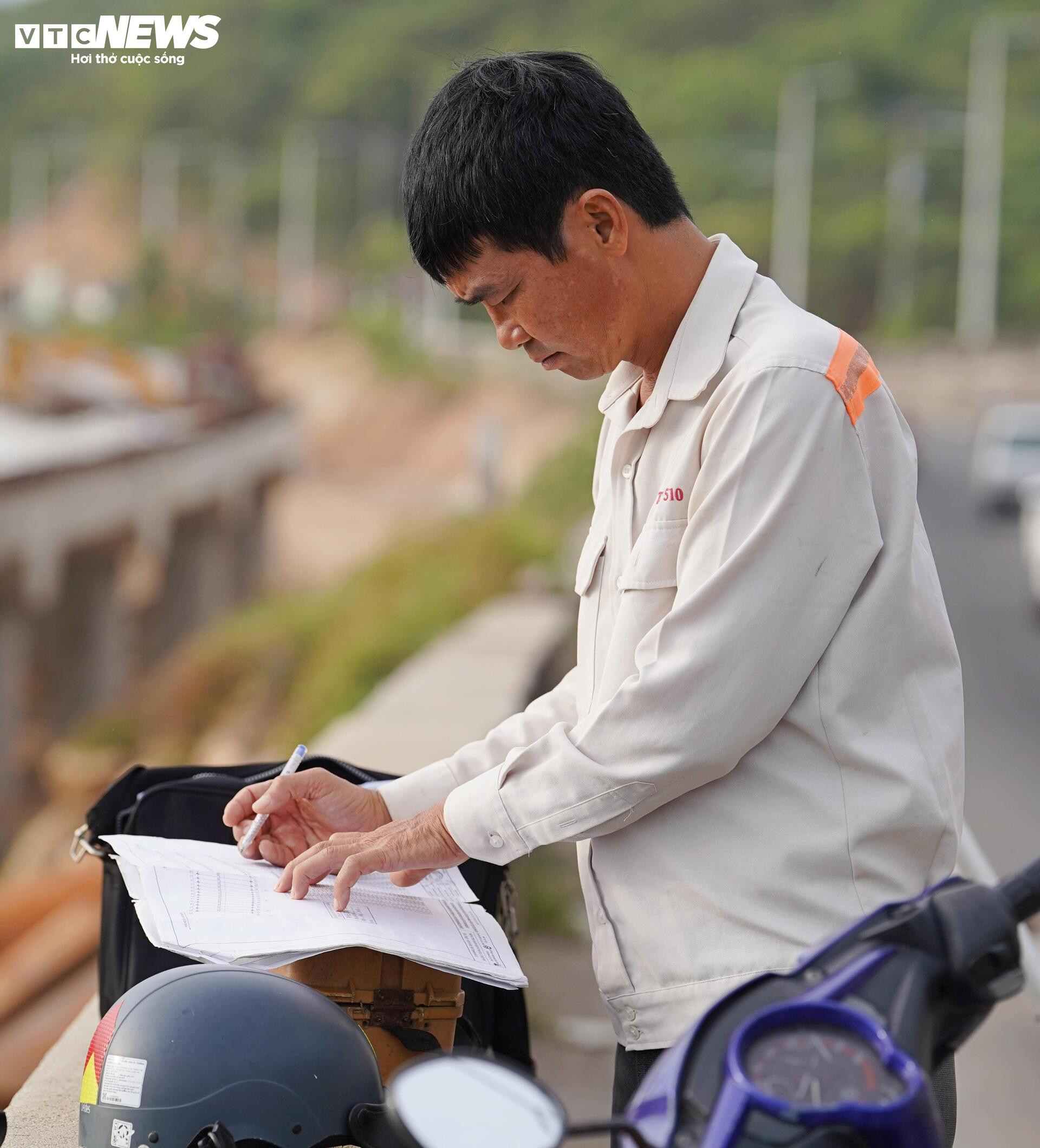 Tấp nập thi công đường ven biển 7.000 tỷ nối TP.HCM - Lâm Đồng - Ảnh 12