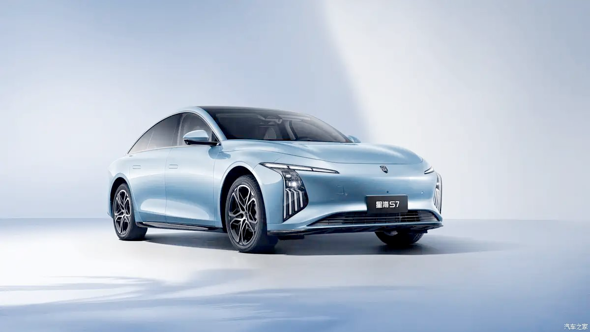 'Ông trùm' xe tải tại Việt Nam ra mắt xe điện giá hơn 400 triệu đồng: ngang cỡ Toyota Camry, đi Hà Nội-Quảng Trị chỉ trong 1 lần sạc - Ảnh 1