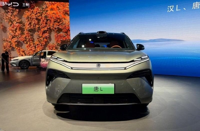 Mẫu SUV gây tranh cãi nhất của BYD ở Việt Nam vừa được nâng cấp: Sạc pin chỉ mất đúng 5 phút, giá tương đương 800 triệu - Ảnh 1