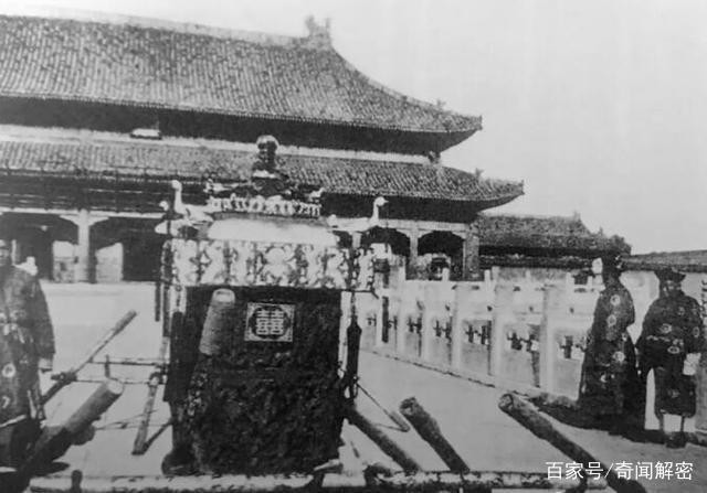 Hé lộ loạt ảnh hiếm chưa từng thấy chụp đám cưới Phổ Nghi - hoàng đế cuối cùng của Trung Quốc - Ảnh 4