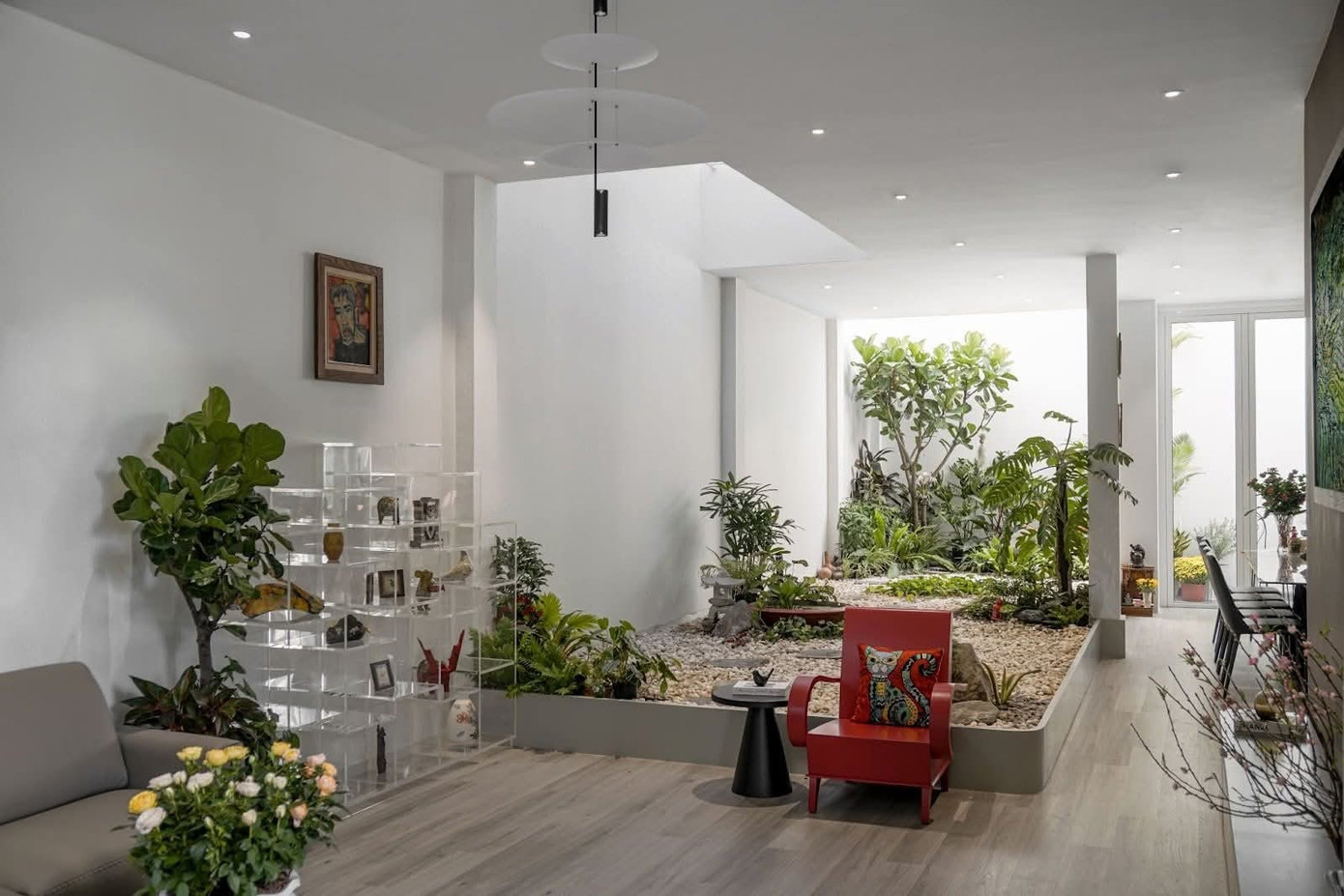 Nhà 3 tầng như villa nghỉ dưỡng giữa phố - Ảnh 1