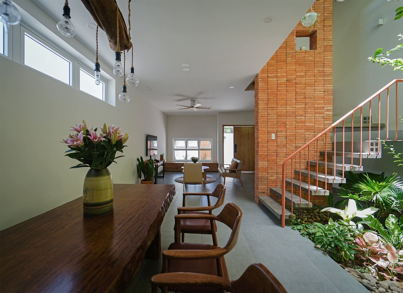 Nhà phố 2,5 tầng tràn ngập ánh sáng tự nhiên - Ảnh 5